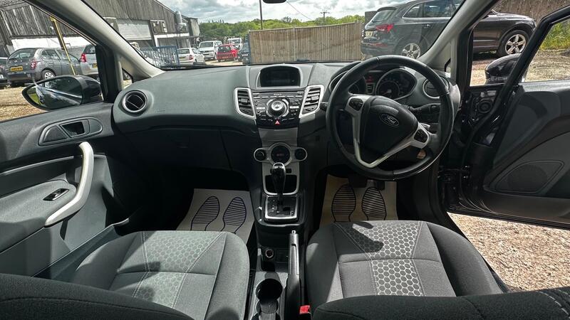 2011 Ford Fiesta — photo 12
