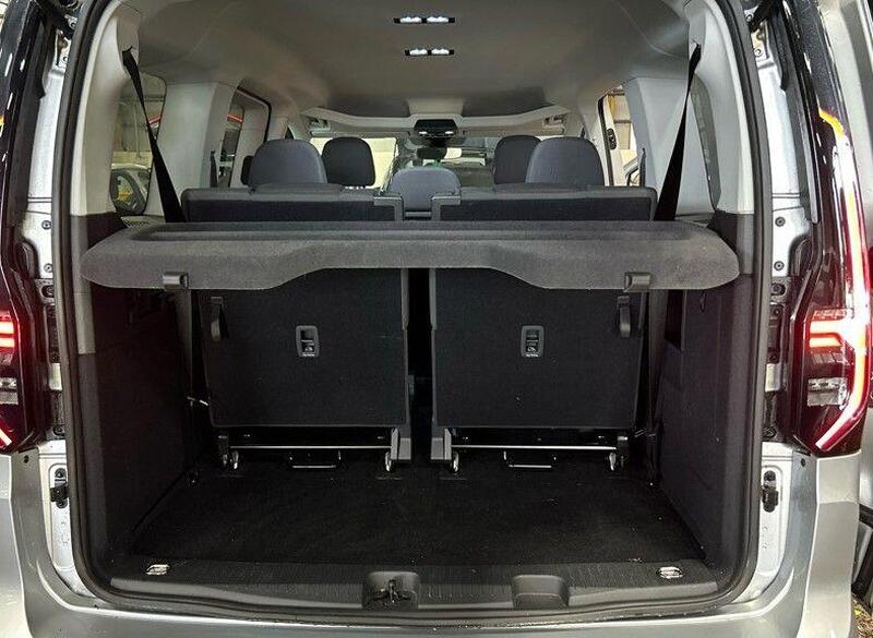 Volkswagen Caddy Maxi view 5