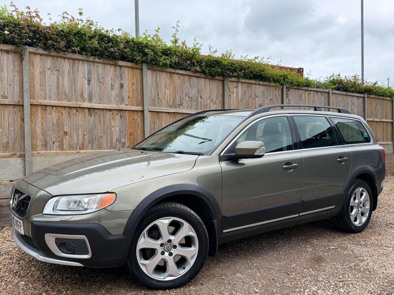 Volvo XC70 view 4