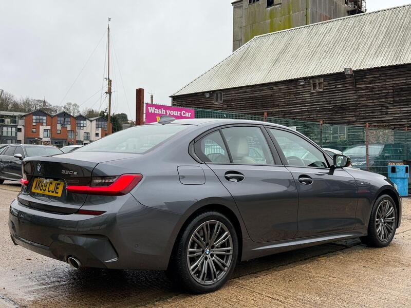 BMW 3 Series view 5