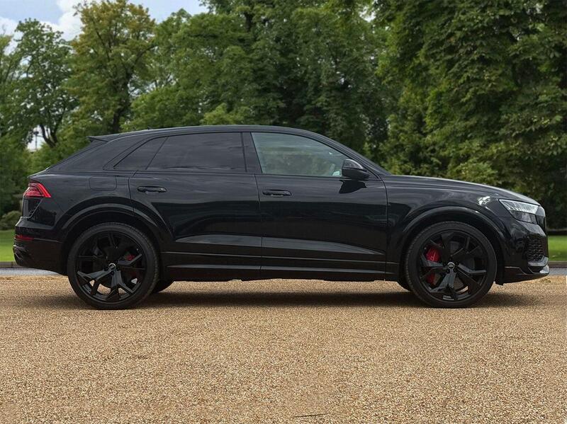 Audi RS Q8 view 4