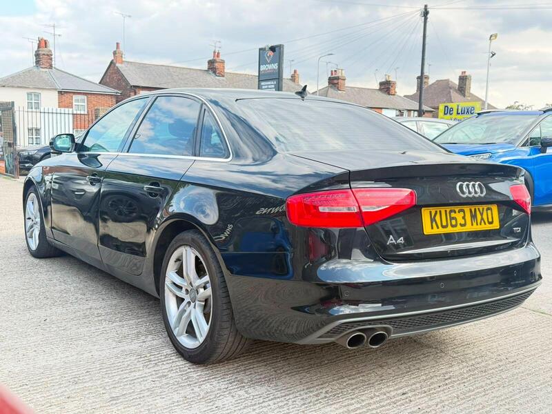 Audi A4 view 4