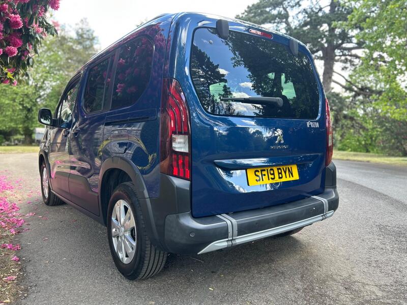 Peugeot Rifter view 2