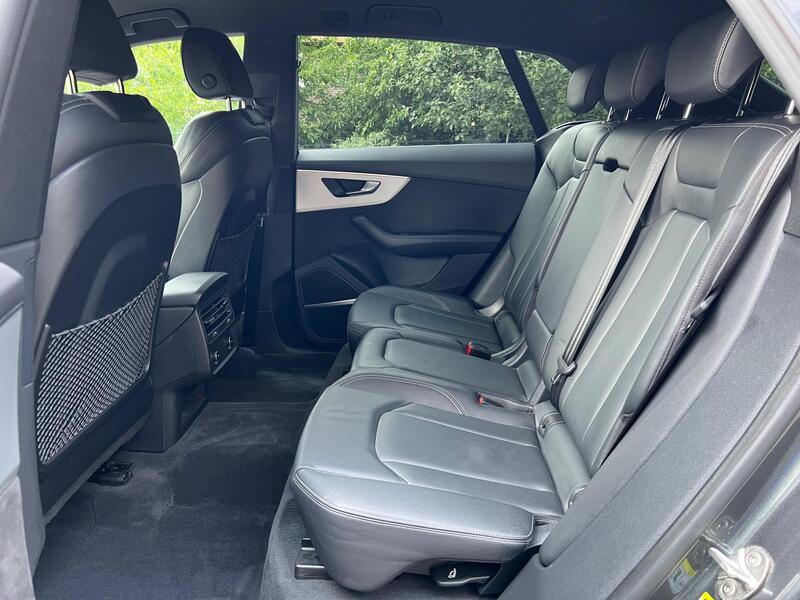 Audi Q8 view 16