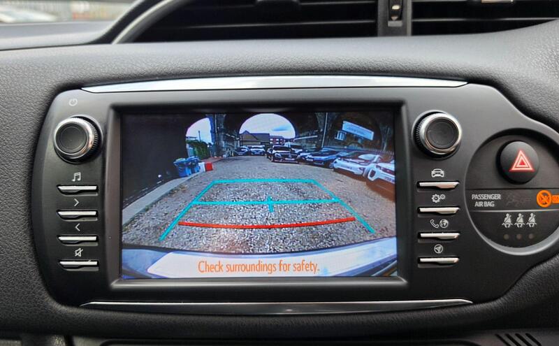 Toyota Yaris 1.5 VVT-h Design E-CVT Euro 6 (s/s) 5dr thumbnail 35
