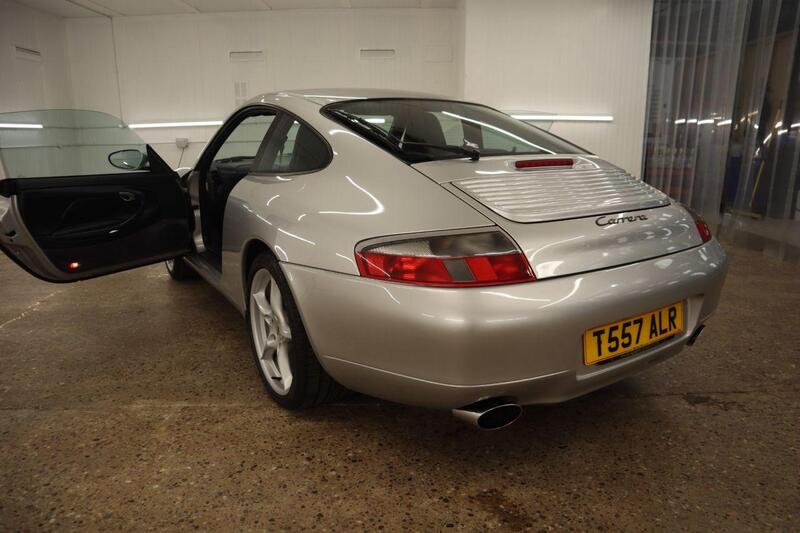 Porsche 911 view 28