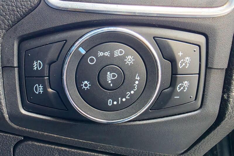 Ford Focus 1.6 Titanium Navigator Powershift Euro 5 5dr thumbnail 45