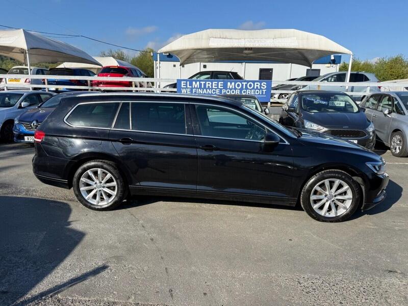 Volkswagen Passat view 4