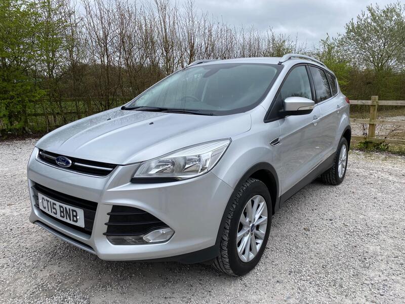 Ford Kuga view 3