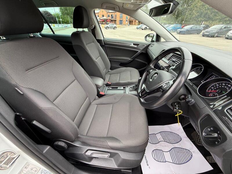 Volkswagen Golf view 3