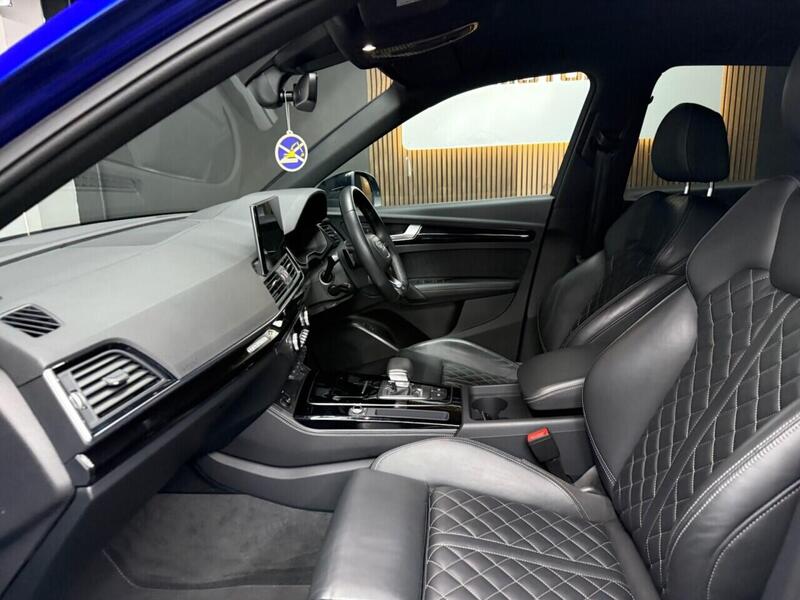 Audi Audi Q5 view 2