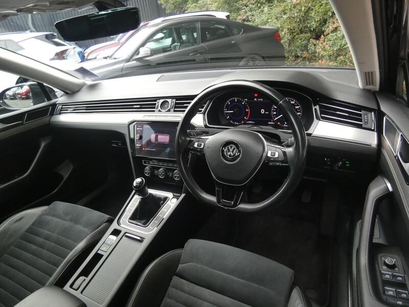 Volkswagen Passat view 2