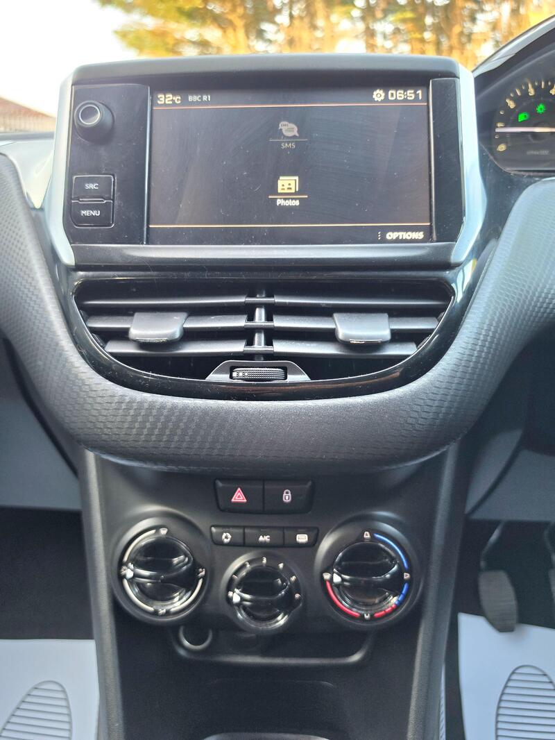 Peugeot 2008 1.2 PureTech Active Euro 6 (s/s) 5dr thumbnail 32