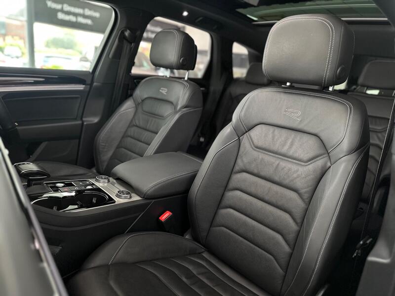 Volkswagen Touareg view 46