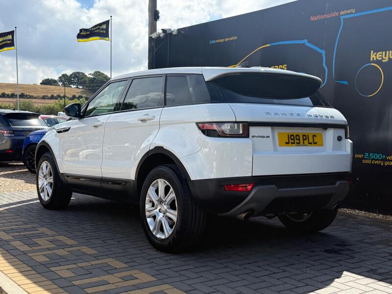 Land Rover Range Rover Evoque view 3