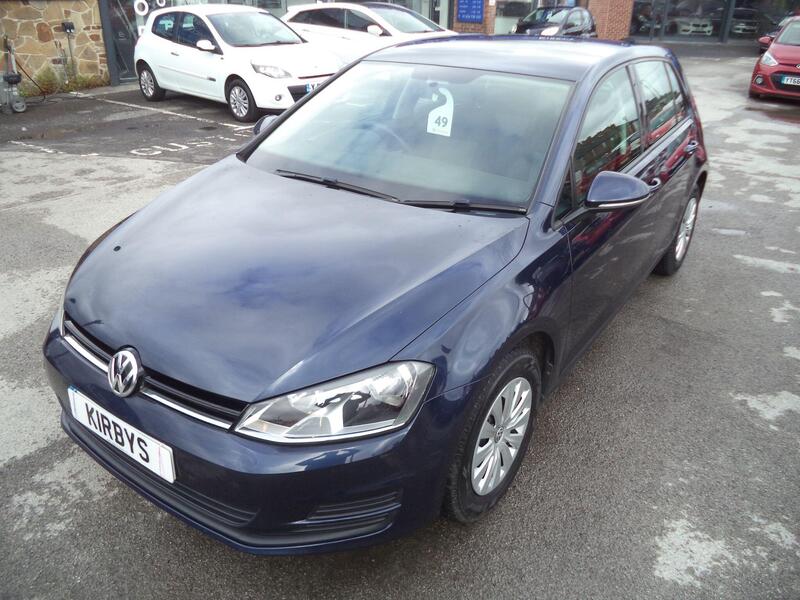 Volkswagen Golf view 3