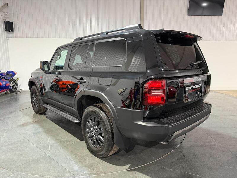 Toyota Land Cruiser view 4