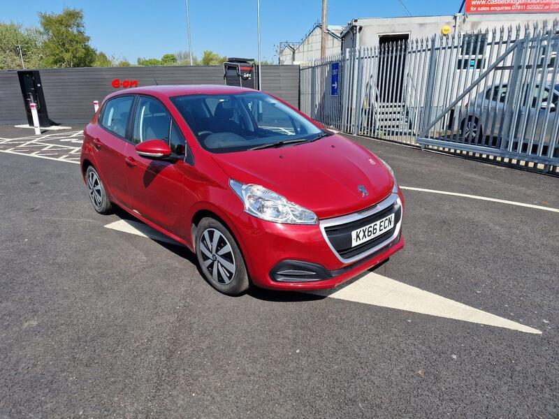 Peugeot 208 view 4