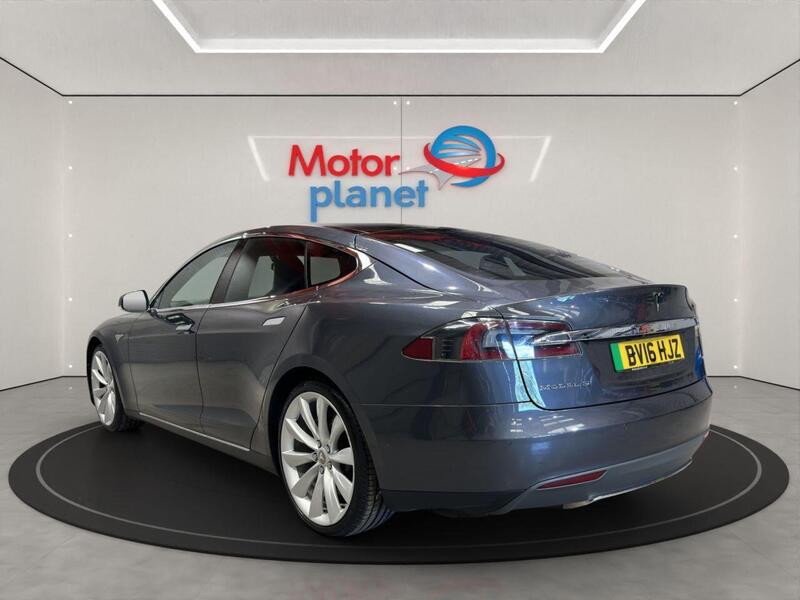 Tesla Model S view 6