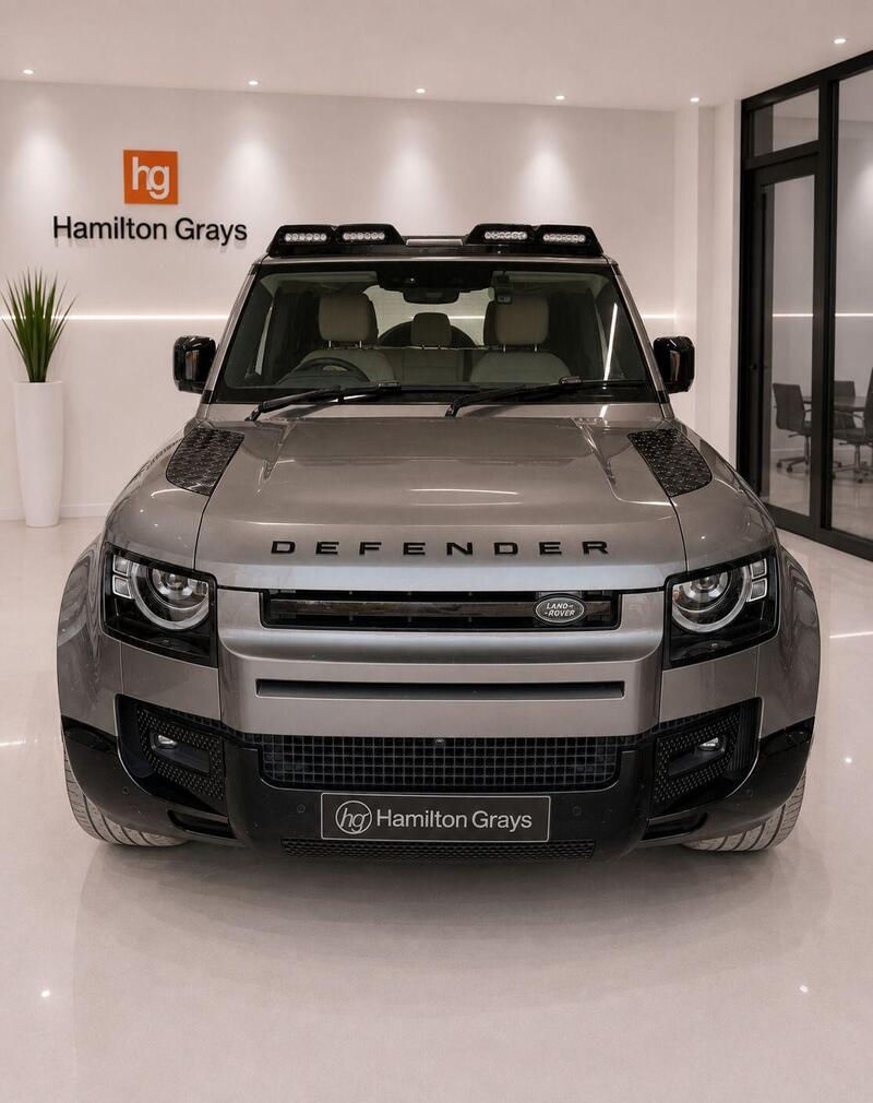 Land Rover Defender 110 view 4