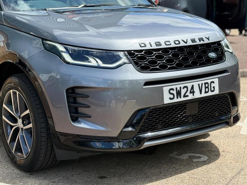 Land Rover Discovery Sport view 3
