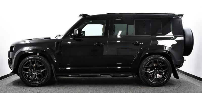 Land Rover Defender view 4