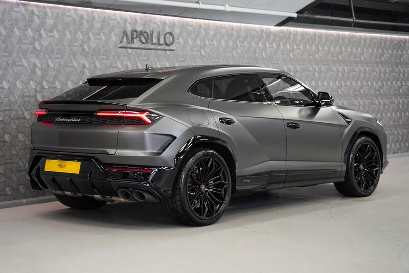 Lamborghini Urus view 7