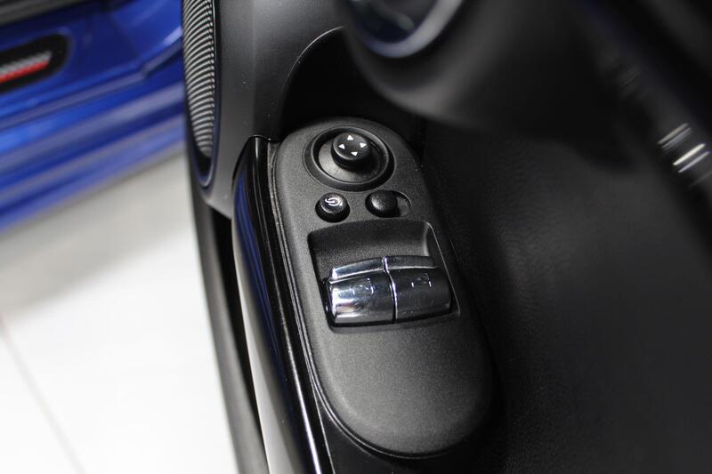 2019 MINI Hatch in Blue — image 17 of 71