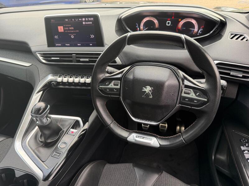 Peugeot 3008 view 2