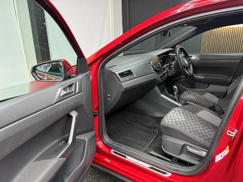 Volkswagen Polo view 2