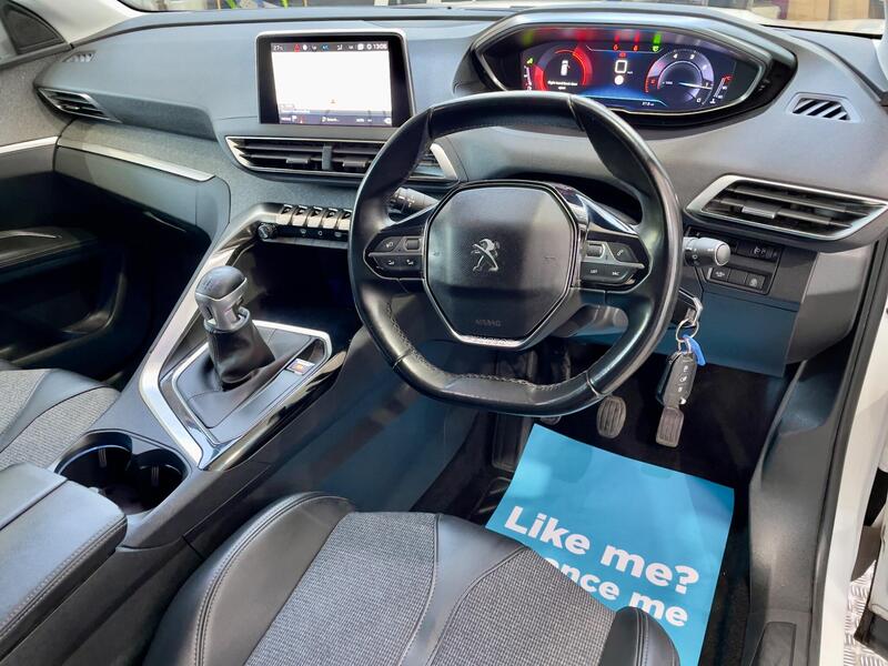 Peugeot 3008 view 5