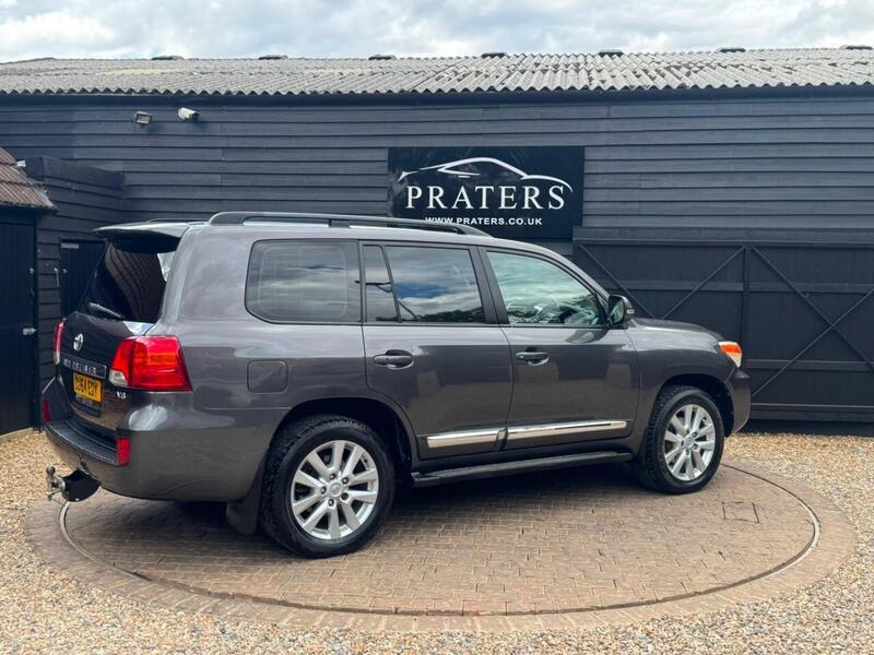 Toyota Land Cruiser view 7