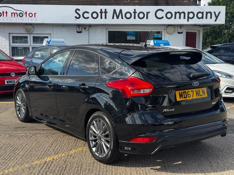 Ford Focus view 2