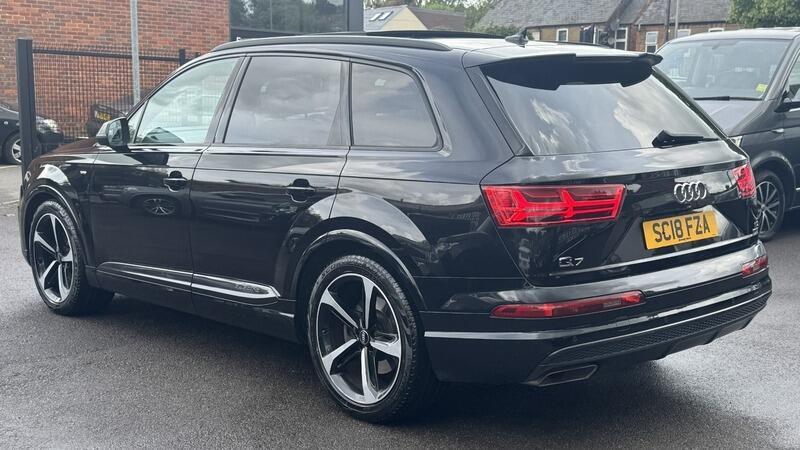 Audi Audi Q7 view 3