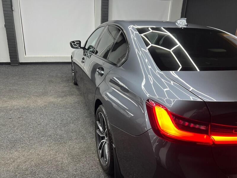 BMW 3 Series view 6