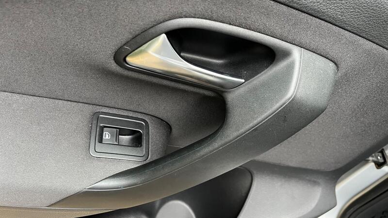 2013 Volkswagen Polo — photo 39