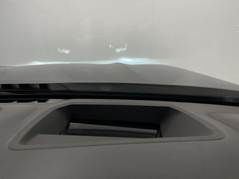BMW 7 Series view 10