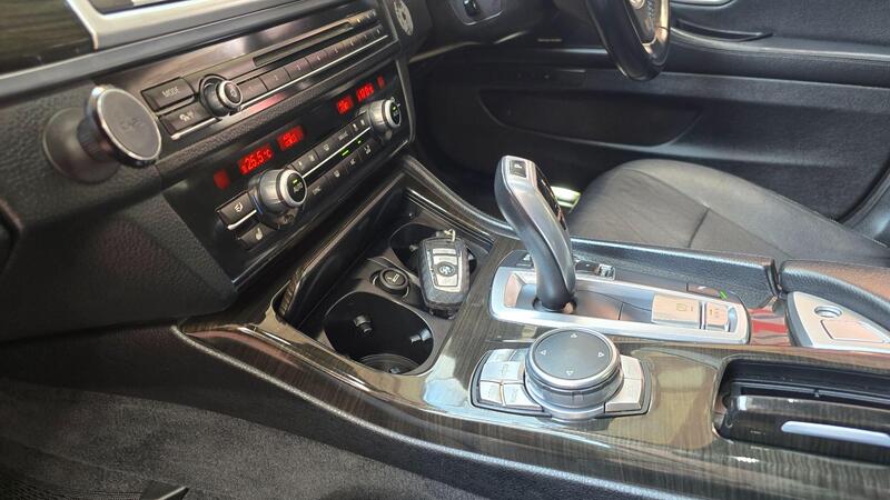 BMW 5 Series view 7
