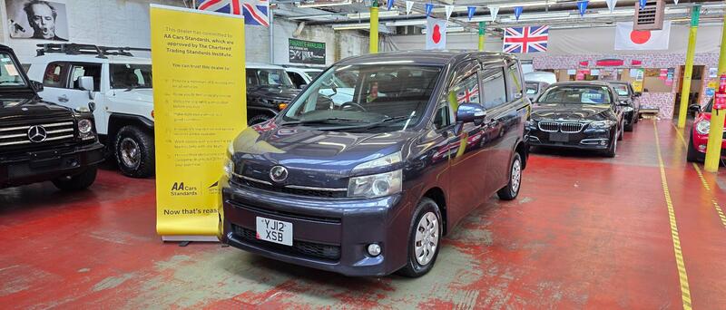 2012 Toyota Voxy in Purple for sale