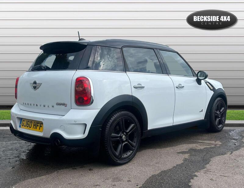 Mini Countryman view 2