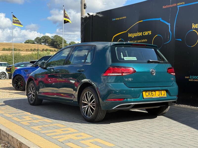 Volkswagen Golf view 3
