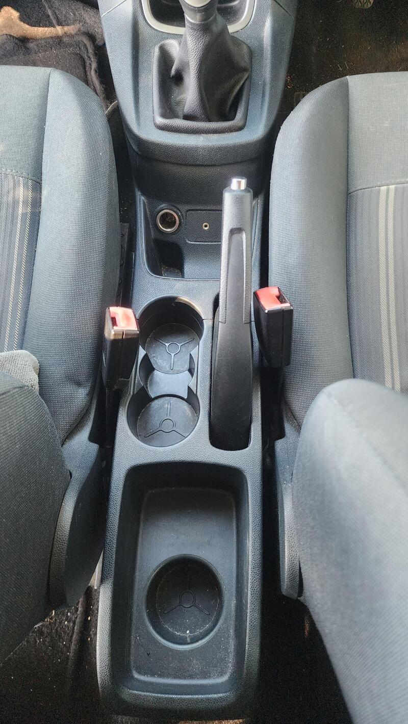 2009 Ford Fiesta — photo 27