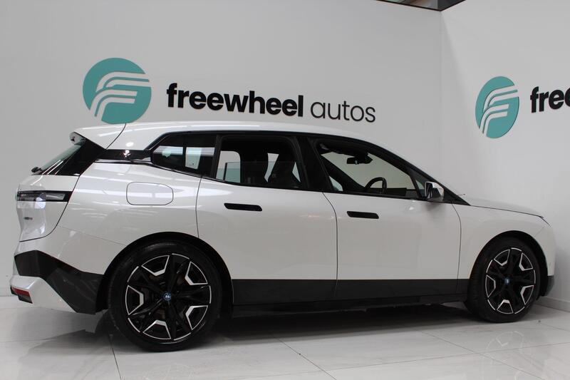 2022 BMW iX in White — image 24 of 88