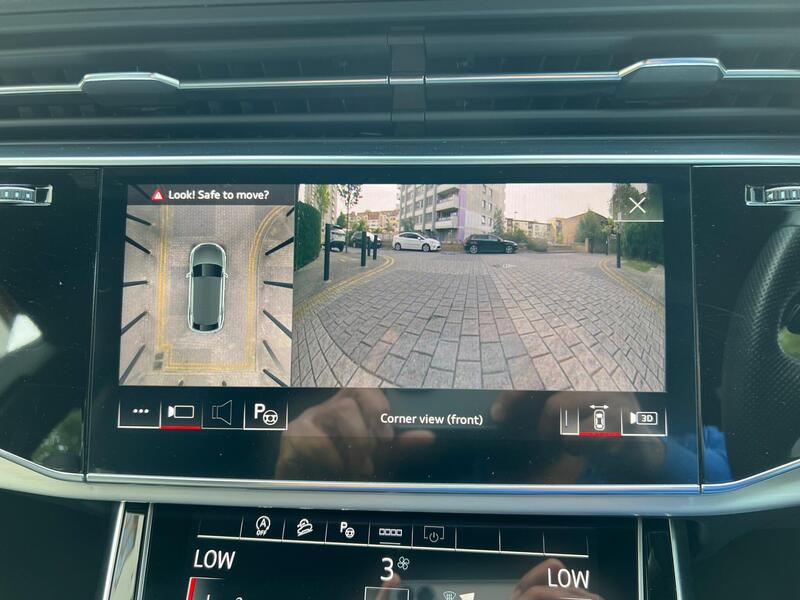 Audi Q8 view 58