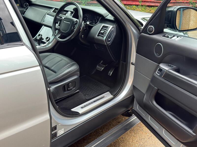 Land Rover Range Rover Sport view 2