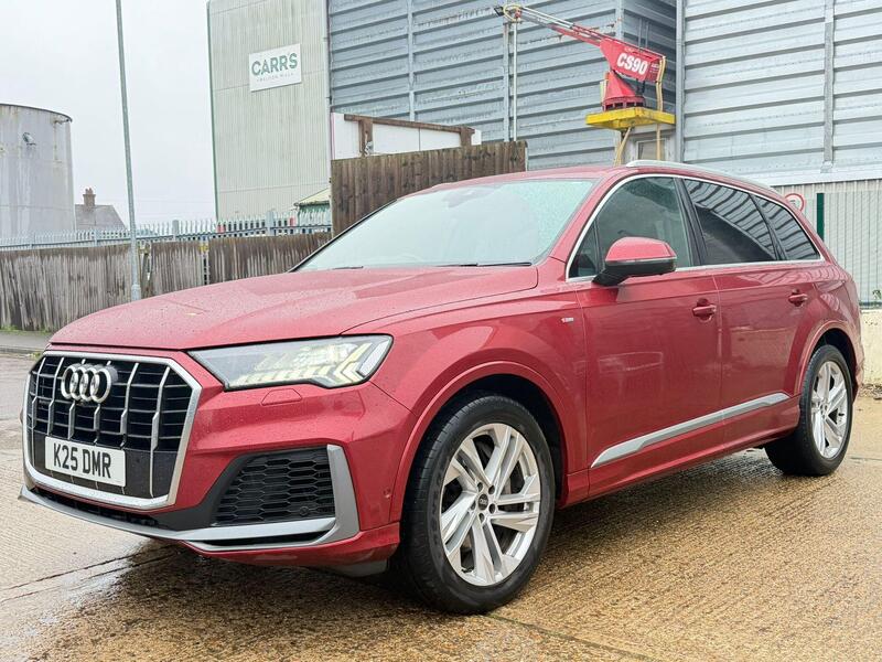 Audi Q7 view 5