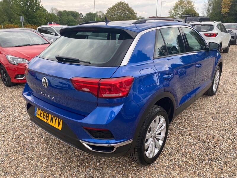 Volkswagen T-Roc view 5