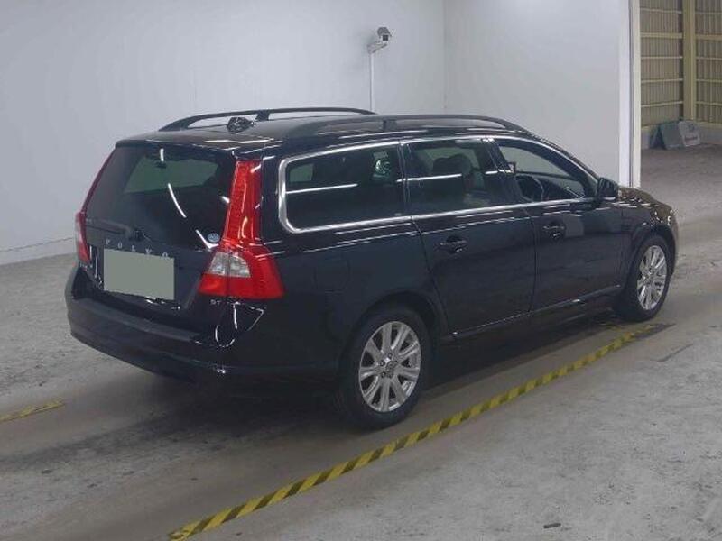 Volvo V70 view 5