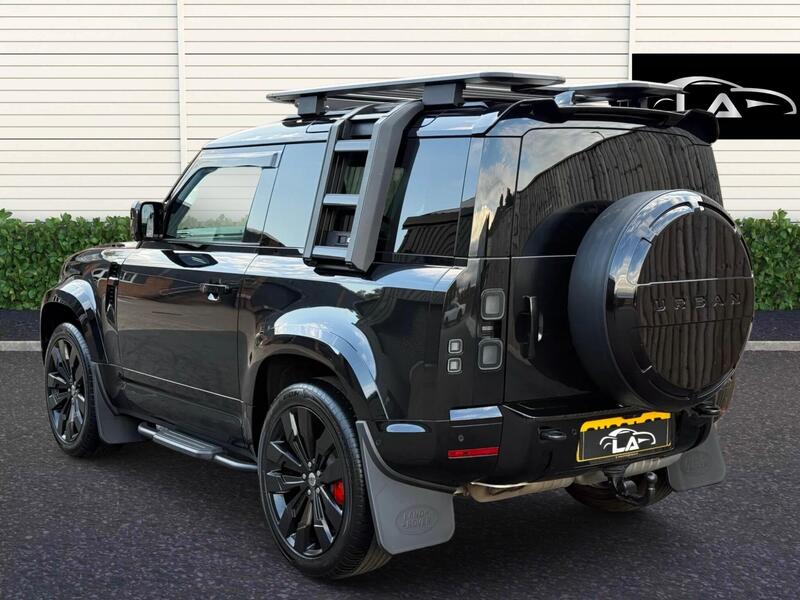 Land Rover Defender 90 view 5