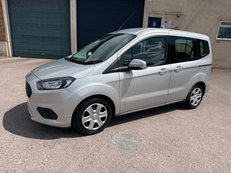 Ford Tourneo Courier view 2